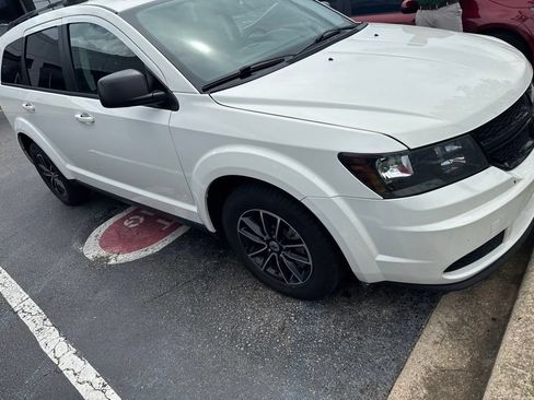 Used 2018 Dodge Journey SE w/ Connectivity Group FWD image 3
