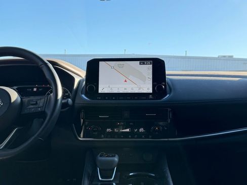 Used 2022 Nissan Rogue SL w/ SL Premium Package image 17