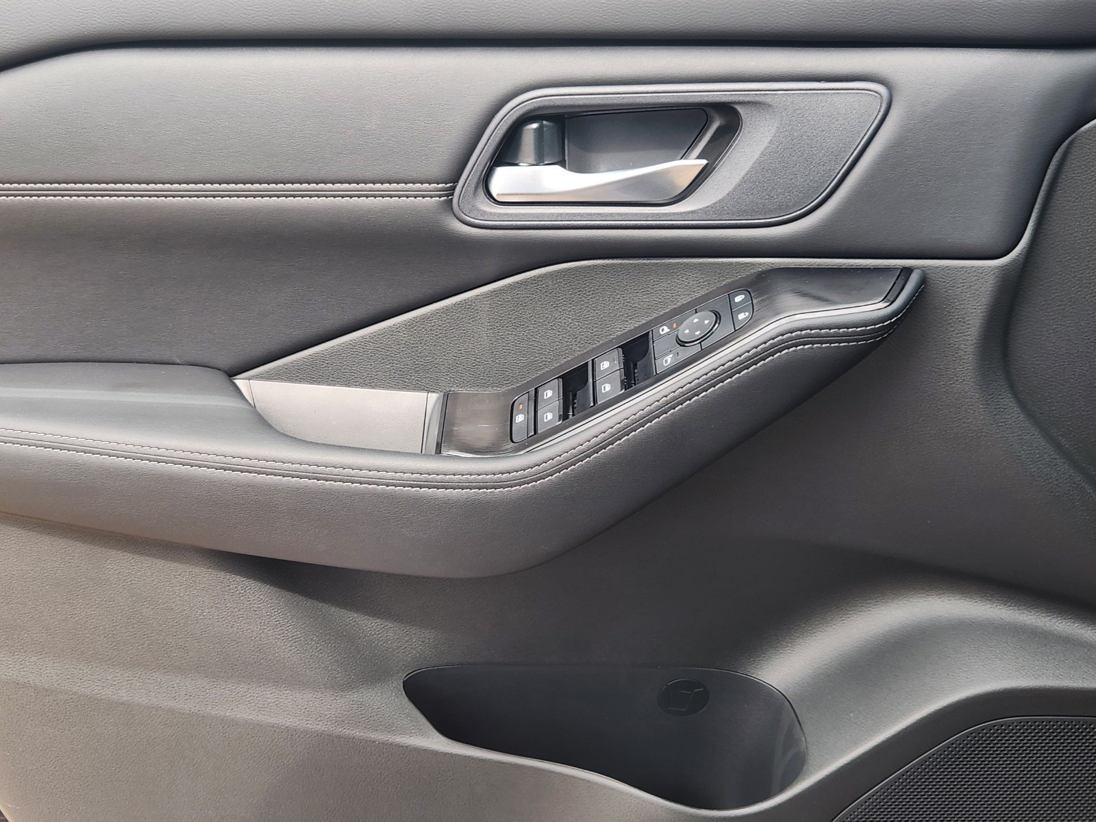 New 2026 Nissan Rogue Dark Armor FWD image 21