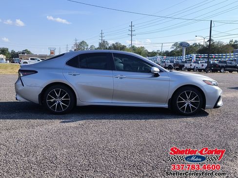 Used 2024 Toyota Camry SE image 8