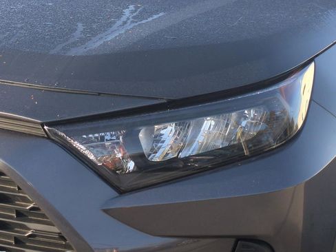 Used 2021 Toyota RAV4 LE image 17