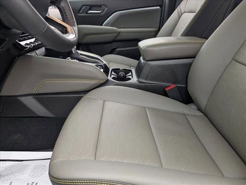 Used 2025 Chevrolet Colorado ZR2 w/ Technology Package image 16