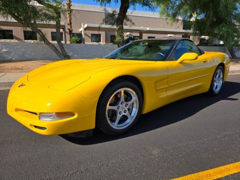 Used 2004 Chevrolet Corvette Convertible w/ Preferred Equipment Group RWD image 2