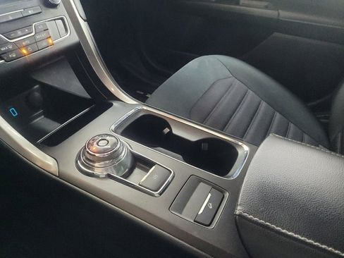 Used 2018 Ford Fusion SE w/ Fusion SE Technology Package FWD image 26
