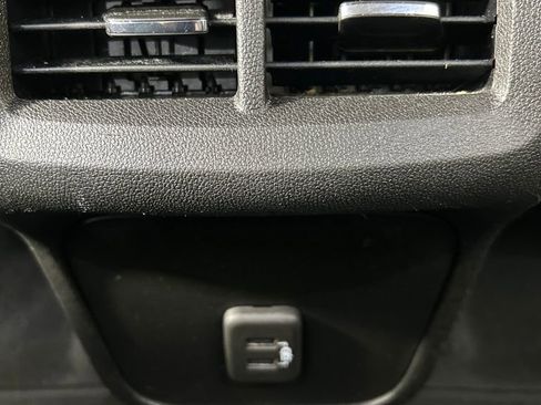 Used 2020 Chevrolet Equinox LS image 18