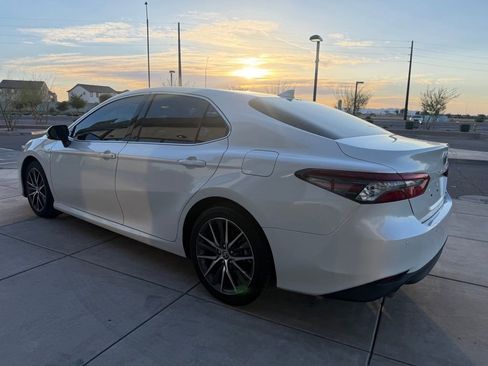 Used 2021 Toyota Camry XLE w/ Navigation Upgrade Package FWD image 9