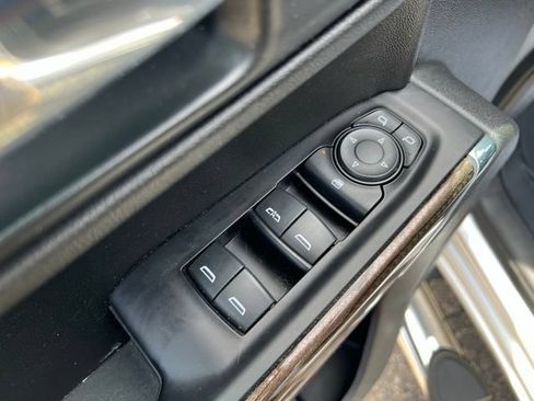 Used 2021 Chevrolet Silverado 1500 LT AWD/4WD image 24