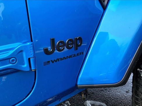 Certified 2025 Jeep Wrangler Sahara image 28