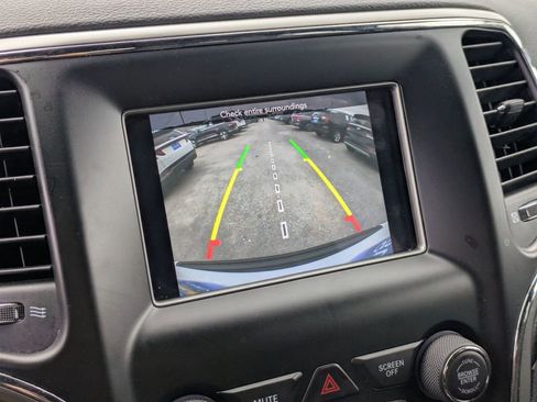 Used 2020 Jeep Grand Cherokee Laredo image 23