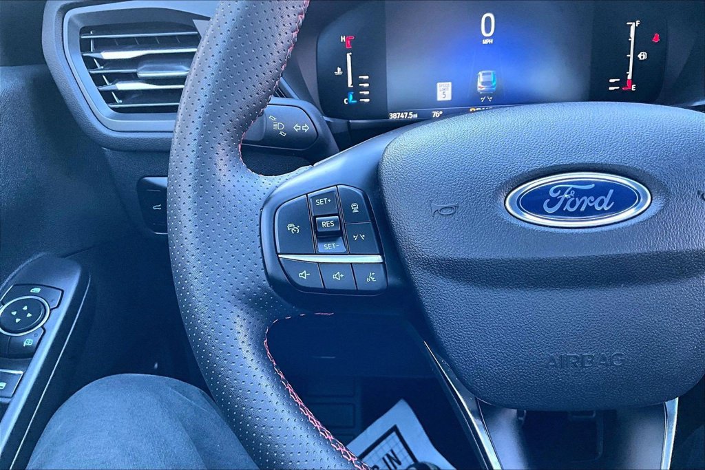Used 2023 Ford Escape ST-Line w/ Tech Pack #1 AWD/4WD image 17