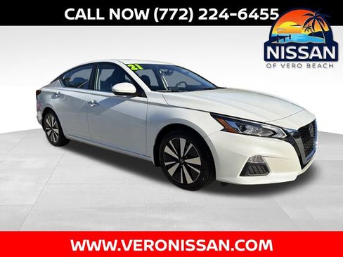 Used 2021 Nissan Altima 2.5 SV w/ SV Premium Package image 1