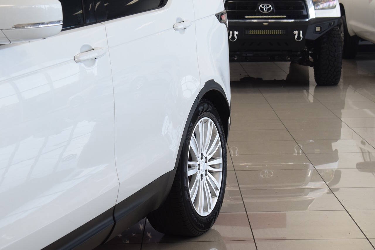 Used 2017 Land Rover Discovery HSE AWD/4WD image 12