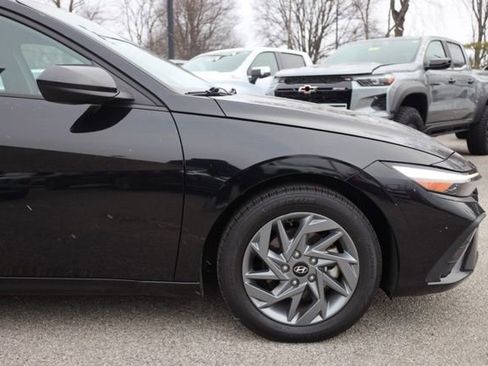 Used 2024 Hyundai Elantra SEL image 13