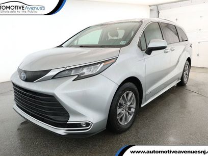Used 2021 Toyota Sienna XLE