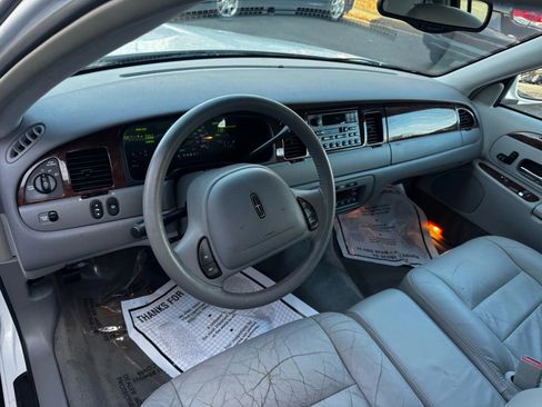Used 2001 Lincoln Town Car Executive image 12