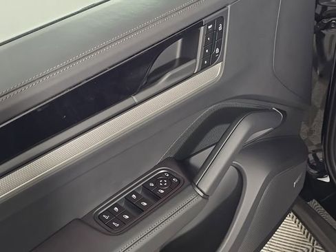 New 2026 Porsche Cayenne Coupe AWD/4WD image 16