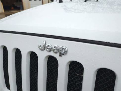 Used 2015 Jeep Wrangler Unlimited Sahara w/ Connectivity Group image 12