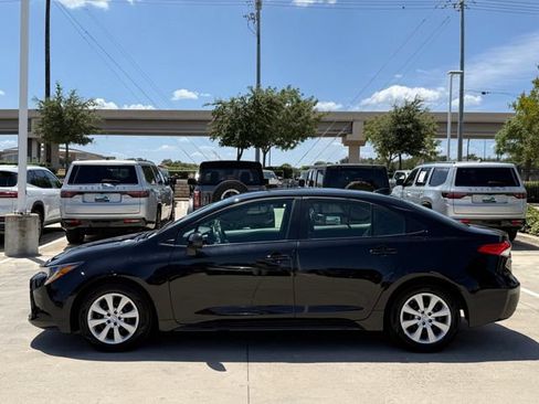 Used 2025 Toyota Corolla LE FWD image 9