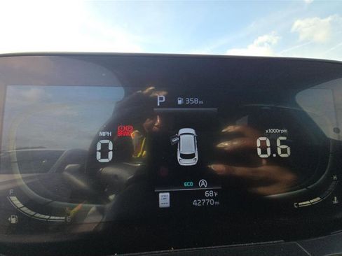 Used 2025 Kia Telluride S image 6