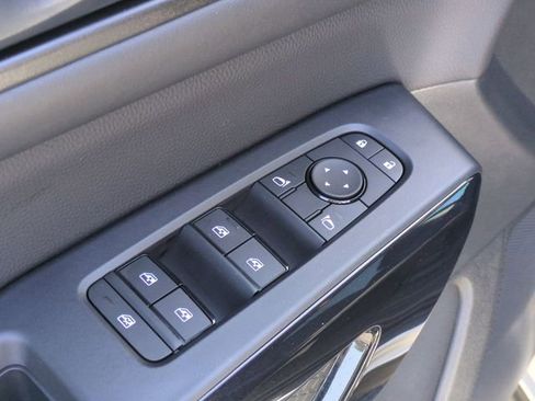 Used 2025 Nissan Pathfinder S FWD image 13