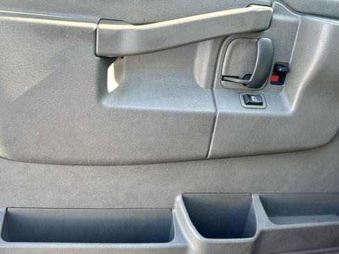 Used 2019 Chevrolet Express 3500 w/ Driver Convenience Package image 20