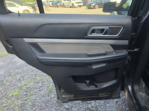 Used 2017 Ford Explorer XLT w/ Equipment Group 202A AWD/4WD image 16