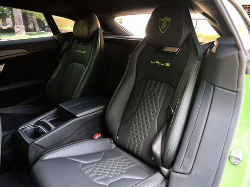 Used 2023 Lamborghini Urus Performante AWD/4WD image 6