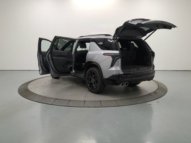 Used 2025 Chevrolet Traverse RS FWD image 14
