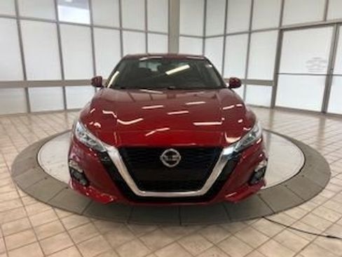Used 2019 Nissan Altima 2.5 SV image 3
