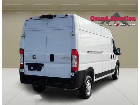Used 2025 RAM ProMaster 2500 w/ Convenience Group FWD image 3
