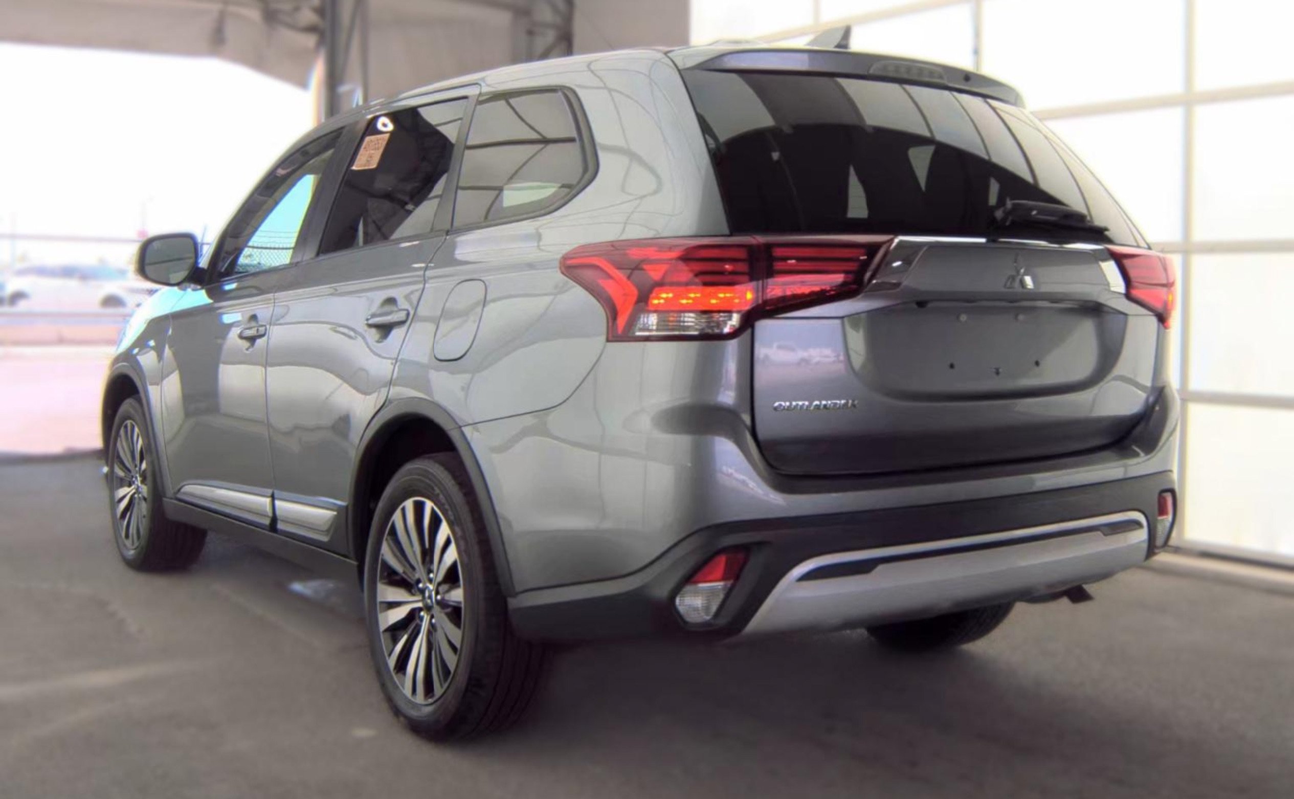 Used 2020 Mitsubishi Outlander ES AWD/4WD image 5