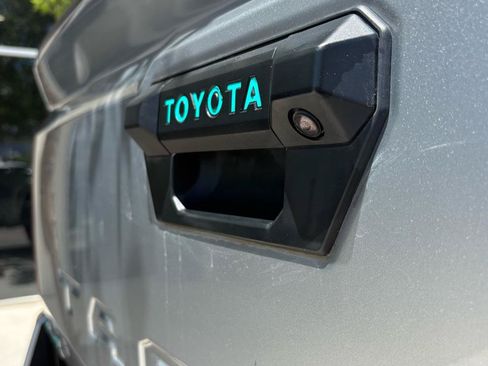 Used 2025 Toyota Tacoma SR5 AWD/4WD image 9