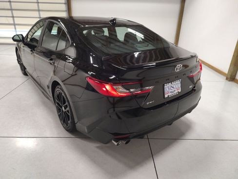 Used 2025 Toyota Camry SE FWD image 14
