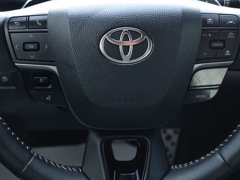 Used 2025 Toyota Camry SE image 18