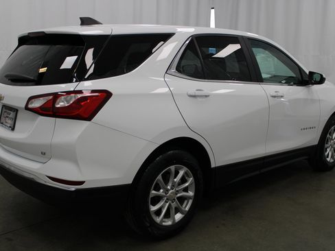 Used 2021 Chevrolet Equinox LT w/ Driver Convenience Package image 5