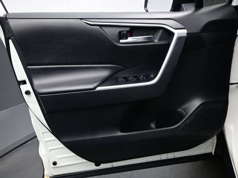 Used 2022 Toyota RAV4 XLE w/ Convenience Package AWD/4WD image 9