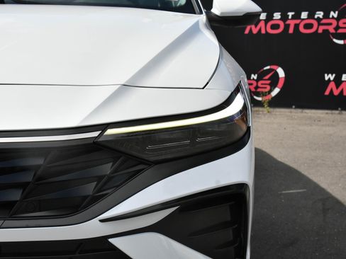 Used 2025 Hyundai Elantra Limited image 11