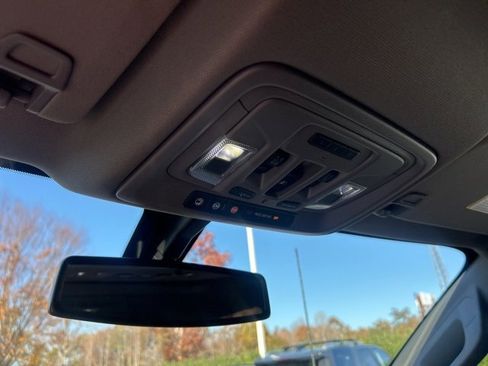 Used 2022 GMC Sierra 2500 SLT w/ SLT Convenience Package image 27