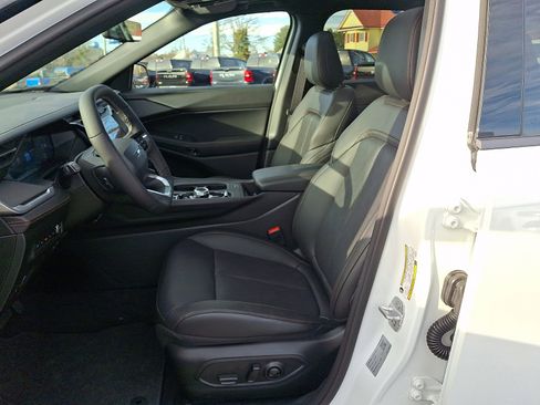 New 2026 Jeep Cherokee Overland w/ Trailer Tow Group image 12