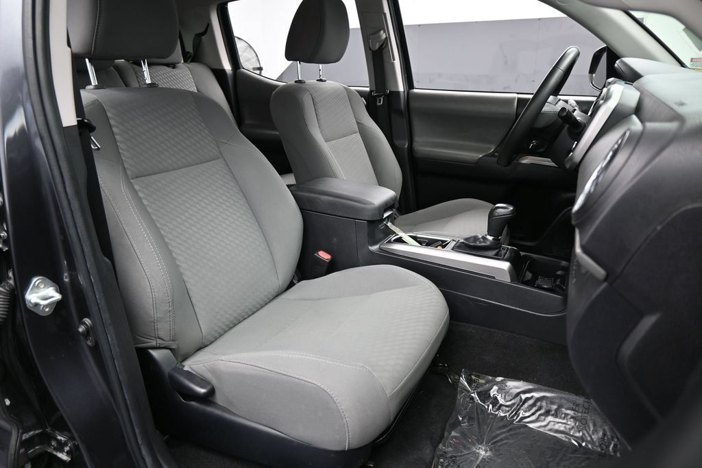Used 2022 Toyota Tacoma SR5 w/ Technology Package RWD image 46