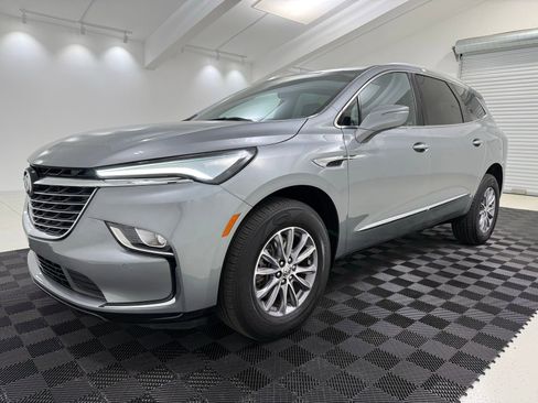 Used 2024 Buick Enclave Essence w/ Technology Package image 3