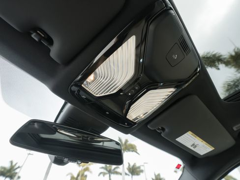 Used 2025 BMW 330i Sedan image 22