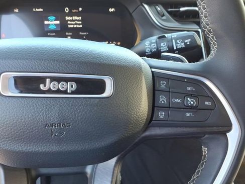 Used 2023 Jeep Grand Cherokee Limited AWD/4WD image 18