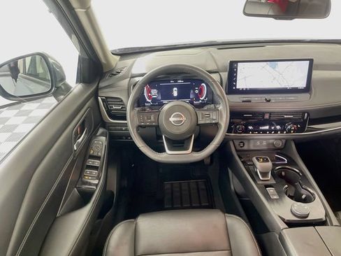 Used 2024 Nissan Rogue SL AWD/4WD image 23
