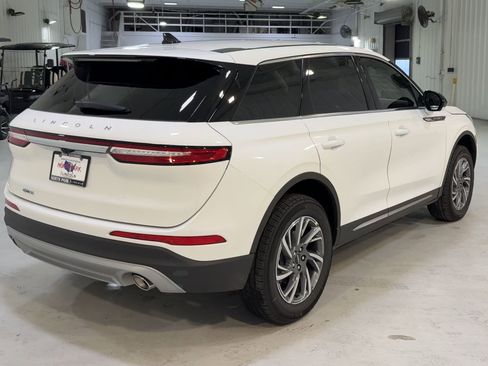 New 2026 Lincoln Corsair Premiere image 9