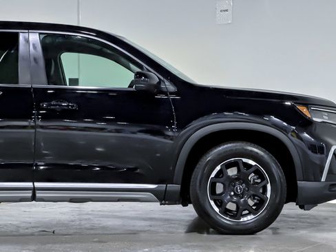 Used 2025 Honda Pilot EX-L image 35