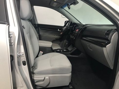 Used 2013 Kia Sorento LX FWD image 13