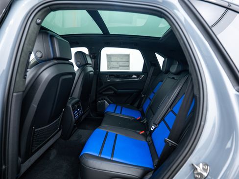 New 2025 Porsche Cayenne GTS image 22