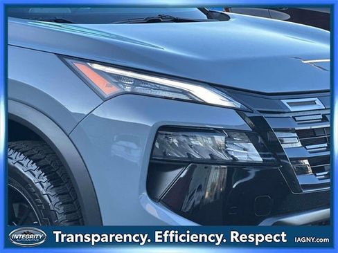 Used 2025 Nissan Rogue SV image 8