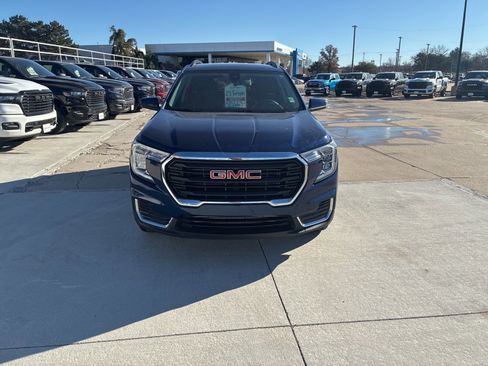 Used 2023 GMC Terrain SLE w/ Driver Convenience Package image 10